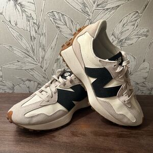 Womens New Balance 327 Athletic Shoe - Moonbeam / Black